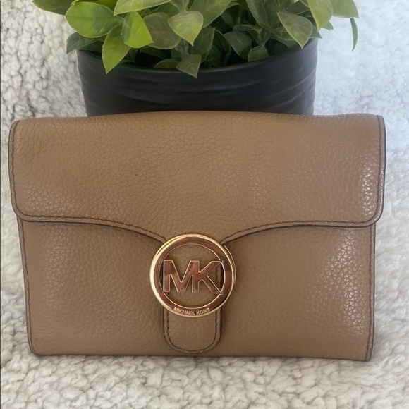 Michael Kors Taupe Leather Wallet with Gold Logo - Picture 6 of 9